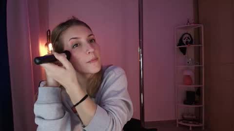 Linda Sofia help me get to 100 thumbs up online show from 12.17.25