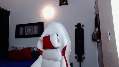 Michael Caicedo online show from 02.04.25