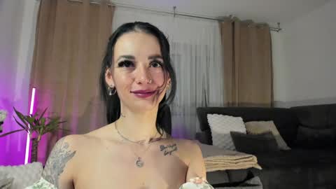 Jacqueline online show from 04.02.26