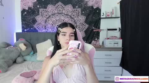 Snapshot of jade__weed chatting on 01.19.25   online show from 01.19.25