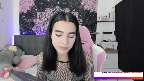 Snapshot of jade__weed chatting on 01.22.25   online show from 01.22.25