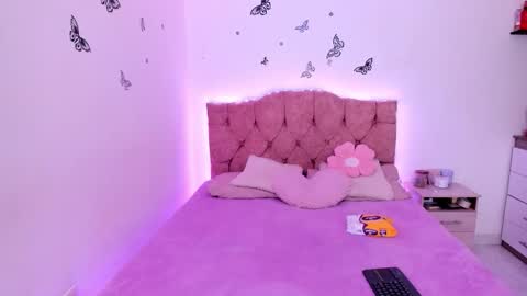 Snapshot of jade__weed chatting on 10.17.25   online show from 10.17.25