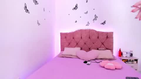 Snapshot of jade__weed chatting on 10.21.25   online show from 10.21.25