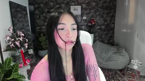 Snapshot of jade_porn chatting on 12.17.24 Jade independent model online show from 12.17.24