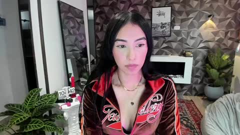 Snapshot of jade_porn chatting on 01.25.25 Jade independent model online show from 01.25.25