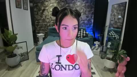 Snapshot of jade_porn chatting on 03.11.25 Jade independent model online show from 03.11.25