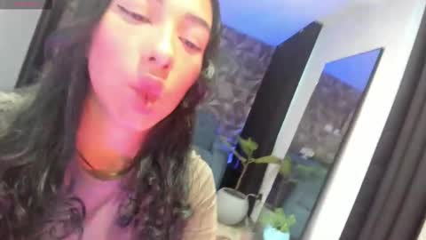 Snapshot of jade_porn chatting on 09.18.25 Jade independent model online show from 09.18.25
