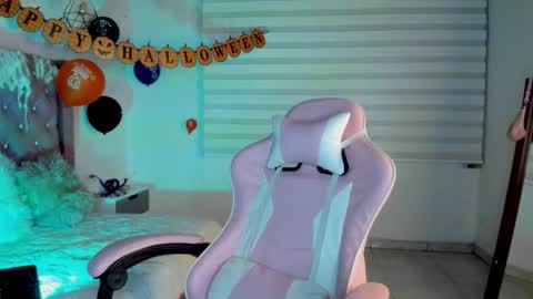 Snapshot of jade_sweetie chatting on 10.30.25 Jade online show from 10.30.25