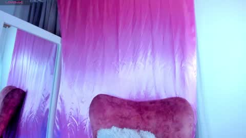 jade white  online show from 01.29.25