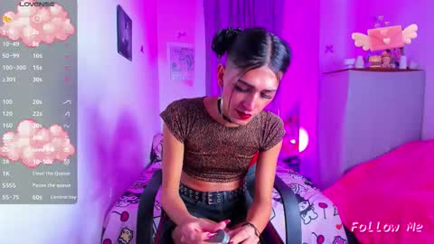 Snapshot of jadebenett chatting on 12.19.25 Jade Benett online show from 12.19.25