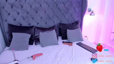 Jade Red  online show from 12.17.24