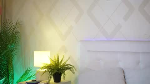 Snapshot of jadehazy chatting on 12.15.25 Jade online show from 12.15.25