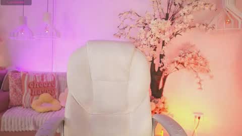 Jade Summer online show from 11.13.25