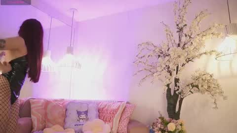 Jade Summer online show from 11.17.25