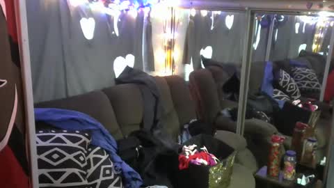 Jamie Rose Queenschild ever... online show from 02.17.25