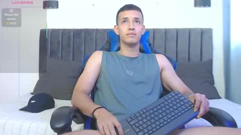 Snapshot of jake_shadow14 chatting on 10.16.25 Hi guys im new 3 online show from 10.16.25