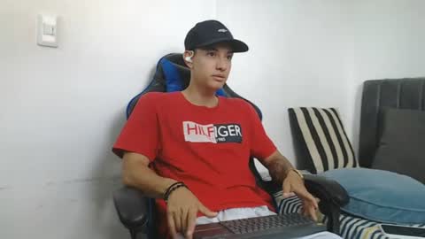 Snapshot of jake_shadow14 chatting on 07.16.26 Hi guys im new 3 online show from 07.16.26