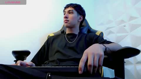 jake_tripp online show from 01.04.25