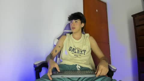 Snapshot of jake_tripp__ chatting on 04.06.26 jake online show from 04.06.26