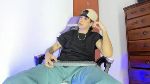 Snapshot of jake_tripp__ chatting on 04.10.26 jake online show from 04.10.26