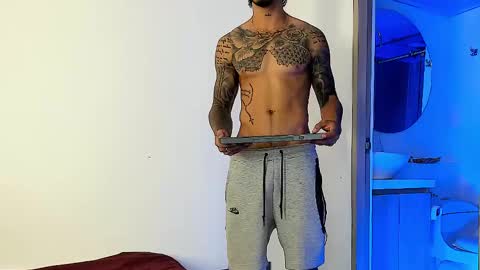 Snapshot of jakee_brown chatting on 02.13.25 Santiago online show from 02.13.25