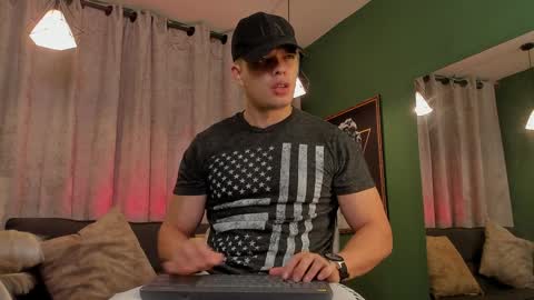 Snapshot of jakee_tyler chatting on 04.10.26 Jake Tyler online show from 04.10.26