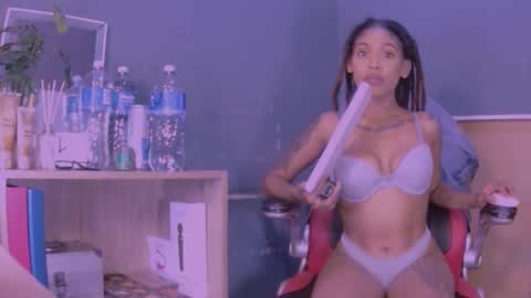 Snapshot of jamaicanbabex chatting on 02.13.25 jamaicanbabex online show from 02.13.25