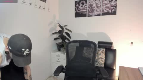 james_adamss_ online show from 12.19.25