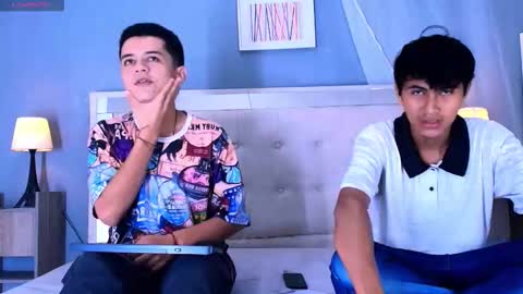 Snapshot of james_and_kenet chatting on 01.18.26 James y Kenet online show from 01.18.26