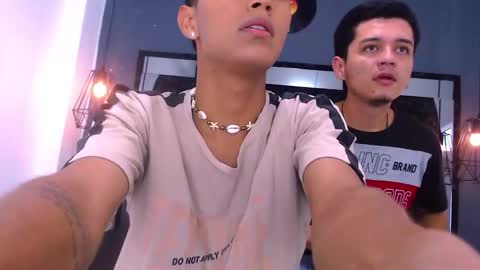 Snapshot of james_and_kenet chatting on 02.12.26 James y Kenet online show from 02.12.26