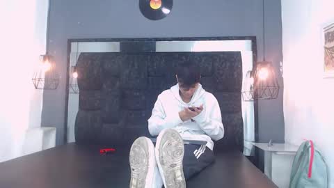 Snapshot of james_and_kenet chatting on 02.17.26 James y Kenet online show from 02.17.26