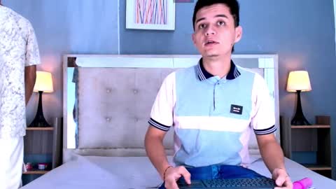 Snapshot of james_and_kenet chatting on 02.24.26 James y Kenet online show from 02.24.26