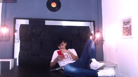 Snapshot of james_and_kenet chatting on 02.28.26 James y Kenet online show from 02.28.26