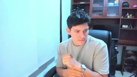 Snapshot of james_cr chatting on 02.05.25 james_cr online show from 02.05.25