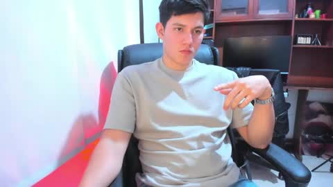 Snapshot of james_cr chatting on 02.05.25 james_cr online show from 02.05.25