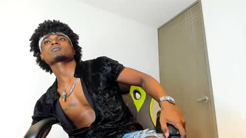 Snapshot of james_makony_1 chatting on 01.20.25 james_makony_1 online show from 01.20.25