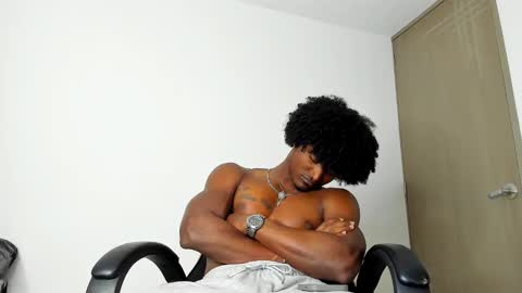 Snapshot of james_makony_1 chatting on 02.01.25 james_makony_1 online show from 02.01.25