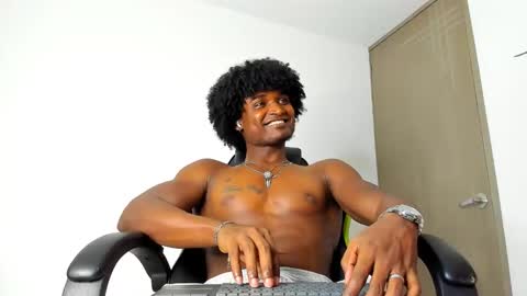 Snapshot of james_makony_1 chatting on 02.05.25 james_makony_1 online show from 02.05.25