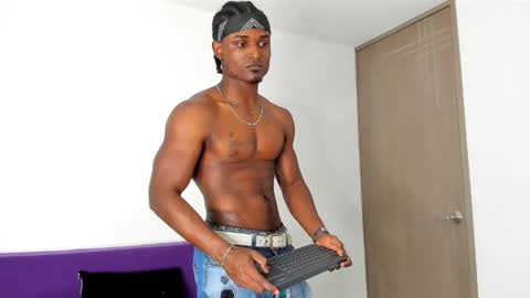 Snapshot of james_makony_1 chatting on 02.28.25 james_makony_1 online show from 02.28.25