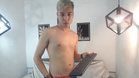 Snapshot of james_millnert chatting on 03.11.25 james millnert online show from 03.11.25