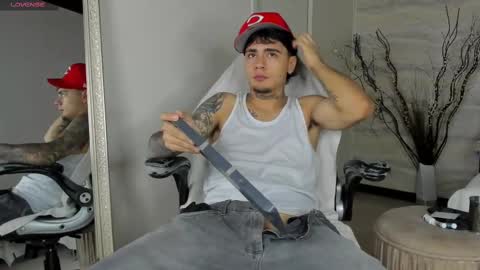 Snapshot of jamesdekker chatting on 09.24.25 jamesdekker online show from 09.24.25