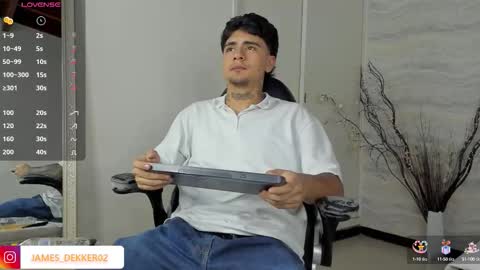 Snapshot of jamesdekker chatting on 10.21.25 jamesdekker online show from 10.21.25