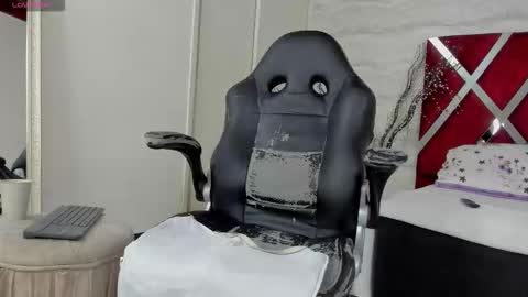 Snapshot of jamesdekker chatting on 10.23.25 jamesdekker online show from 10.23.25