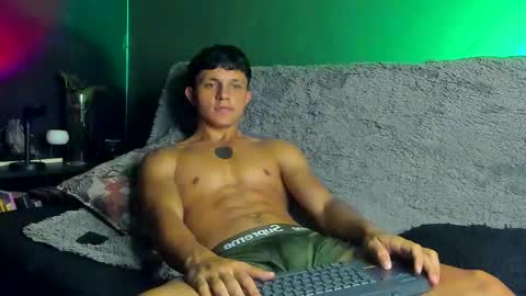 Snapshot of jamesgolden_ chatting on 09.18.25 jamesgolden_ online show from 09.18.25