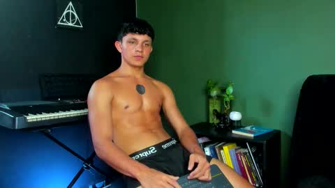 Snapshot of jamesgolden_ chatting on 09.22.25 jamesgolden_ online show from 09.22.25