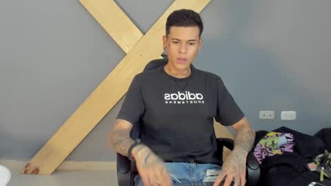 Snapshot of jamesinked_ chatting on 12.04.24 Jamesinked  online show from 12.04.24