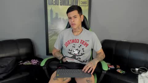 Snapshot of jamesinked_ chatting on 12.15.24 Jamesinked  online show from 12.15.24