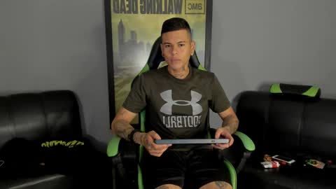 Snapshot of jamesinked_ chatting on 12.21.24 Jamesinked  online show from 12.21.24