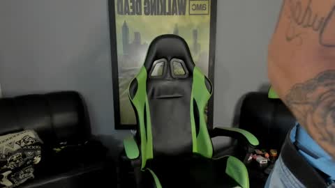 Snapshot of jamesinked_ chatting on 12.30.24 Jamesinked  online show from 12.30.24