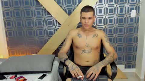 Snapshot of jamesinked_ chatting on 01.08.25 Jamesinked  online show from 01.08.25